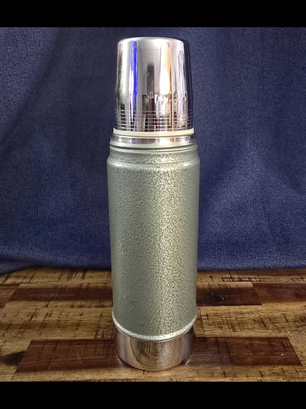 Vintage Stanley Green Hammertone Thermos A-943C Pint Steel Vacuum Bottle USA